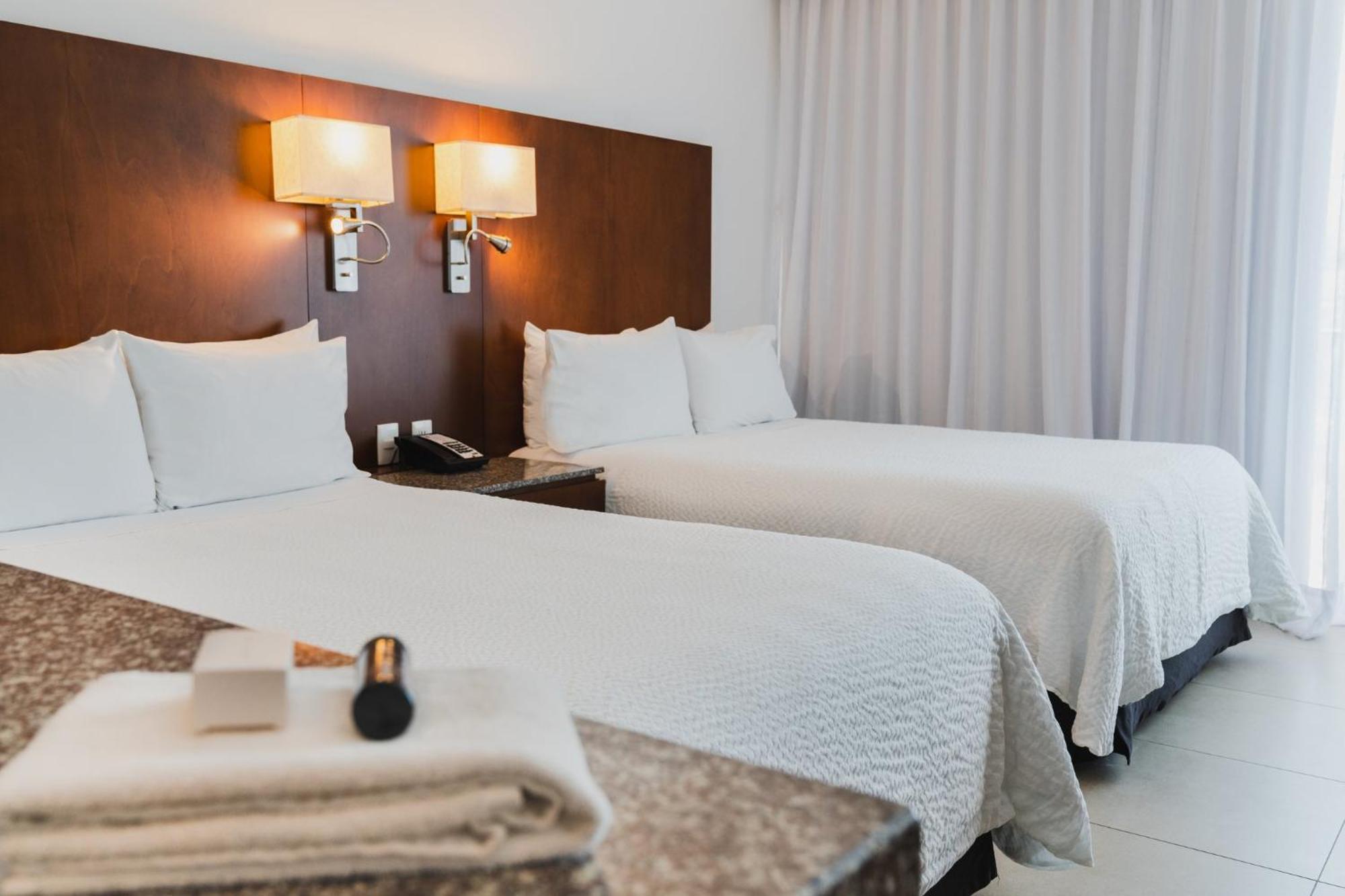 Fiesta Inn Playa Del Carmen Kültér fotó